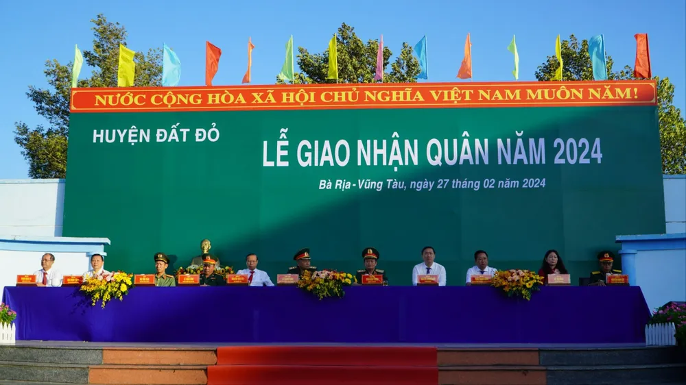 Các tân binh của quê hương Nữ Anh hùng Liệt sĩ Võ Thị Sáu sôi nổi, khí thế lên đường nhập ngũ