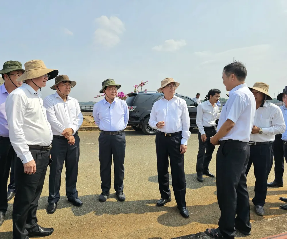 Bí thư Tỉnh ủy Bà Rịa- Vũng Tàu Phạm Viết Thanh cùng đoàn công tác khảo sát tại hồ chứa nước Sông Ray. Ảnh: NT Bí thư Bà Rịa- Vũng Tàu khảo sát thực tế hồ chứa nước Sông Ray