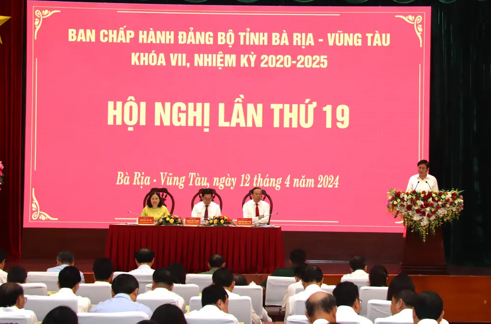 Ông Lê Ngọc Khánh, Phó Chủ tịch UBND tỉnh Bà Rịa- Vũng Tàu phát biểu tham luận tại hội nghị. Ảnh: TK Tiến độ đấu giá 8 khu đất dự kiến thu hơn 12.600 tỉ đồng của Bà Rịa- Vũng Tàu năm 2024
