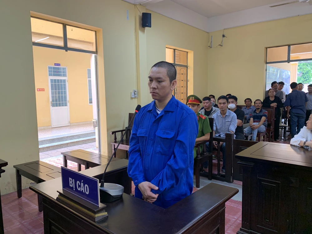 Bị cáo Phi nhất quyết không nhường đường cho xe của bị hại dẫn đến 2 bên mâu thuẫn, đánh nhau. Ảnh: SP Bà Rịa- Vũng Tàu: Bị phạt tù xuất phát từ mâu thuẫn cố chấp không nhường đường cho xe ngược chiều