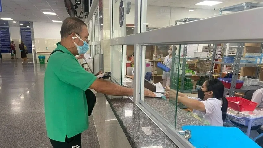 Hoàn thành xong việc đấu thầu thuốc, người dân đi khám bệnh bằng thẻ BHYT tại các cơ sở y tế công lập sẽ không phải lo lắng về tình trạng thiếu thuốc. Ảnh: HH Bà Rịa- Vũng Tàu: Hoàn thành đấu thầu thuốc , đảm bảo không thiếu thuốc khi khám bệnh bằng thẻ BHYT