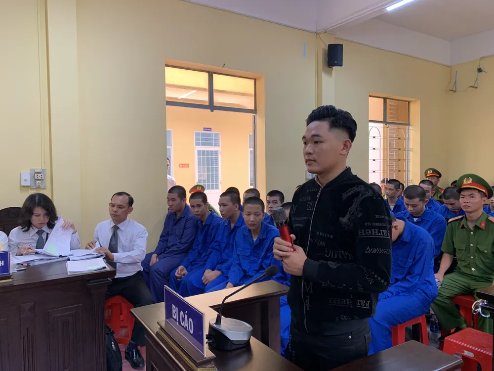 Thanh niên bị chém gây thương tích trong lúc 2 nhóm đánh nhau cũng lĩnh án về tội gây rối trật tự công cộng. Ảnh: PS Gay-roi-trat-tu-cong-cong.jpg