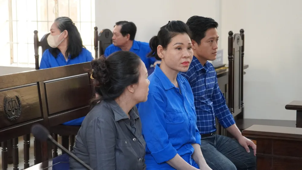 Tòa trả hồ sơ đề nghị điều tra bổ sung 8 vấn đề ở vụ án bị cáo Lâm Thị Thu Trà cho vay lãi nặng