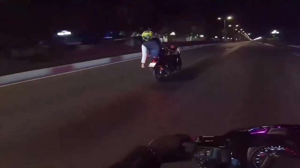 CSGT Vũng Tàu xử lý 'Thánh giường nằm' buông 2 tay, lái xe bằng chân, chạy tốc độ 150km/giờ
