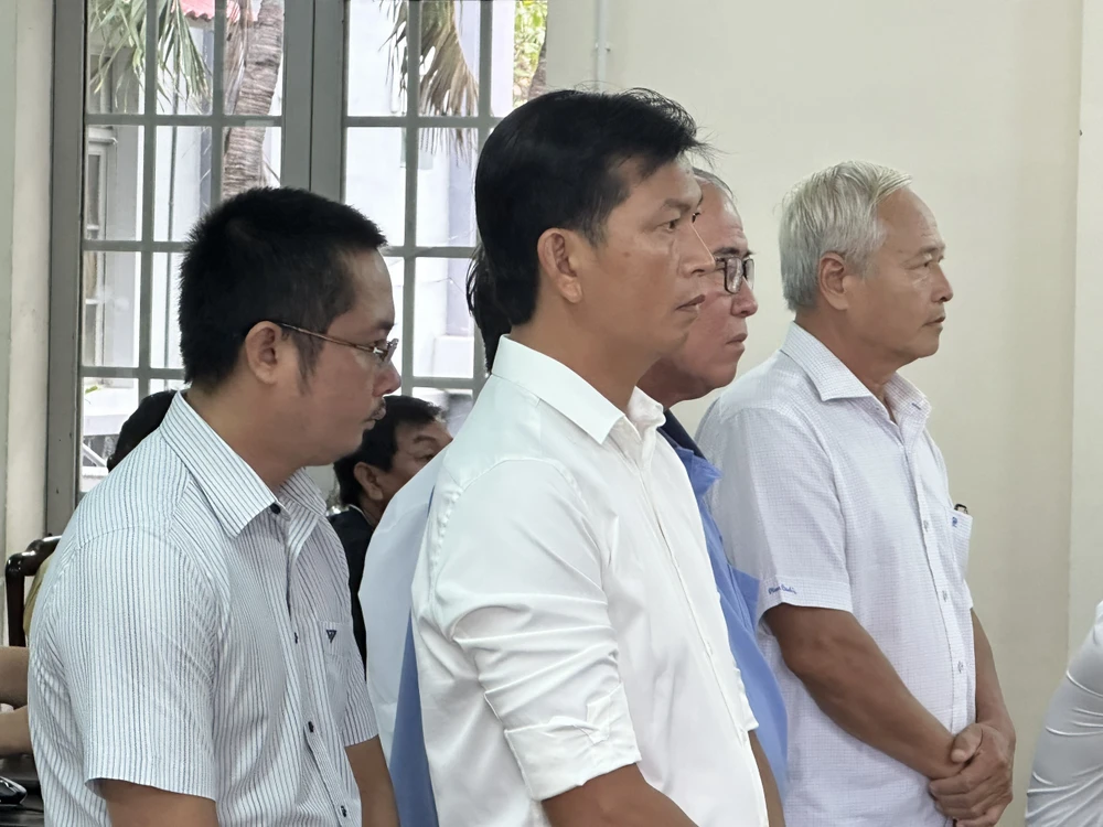 Bị cáo Phạm Văn Thảo, nguyên cán bộ địa chính xã Bình Châu lĩnh án 7 năm tù. Ảnh: ĐT Cựu cán bộ địa chính xã làm hồ sơ cấp đất công cho mẹ vợ lĩnh án 7 năm tù