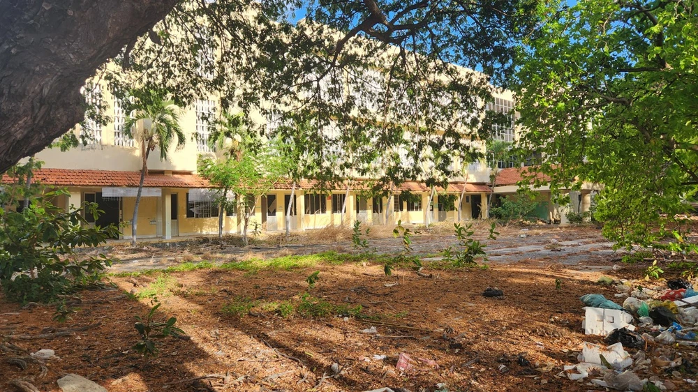 Bên trong bệnh viện Vũng Tàu cơ sở cũ ngày càng xuống cấp, hư hỏng. Ảnh: TK Benh-vien-da-khoa-Vung-Tau-h2.jpg
