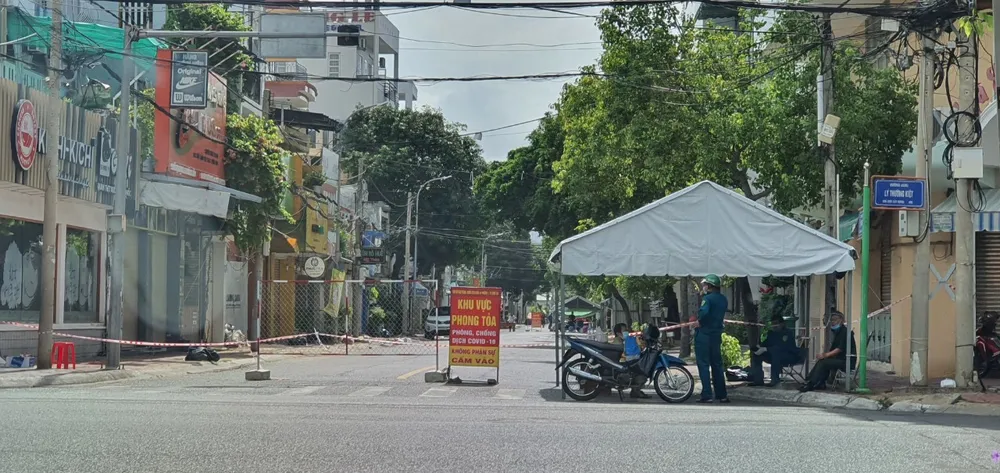 Mức hỗ trợ cho Tổ trưởng Tổ bảo vệ an ninh, trật tự ở cơ sở tại Bà Rịa - Vũng Tàu là 4,7 triệu đồng/tháng. (Ảnh lực lượng dân quân, dân phòng phường 1,Vũng Tàu tham gia trực chốt chống dịch COVID-19): TK luc-luong-an-ninh-co-so-h2.jpg