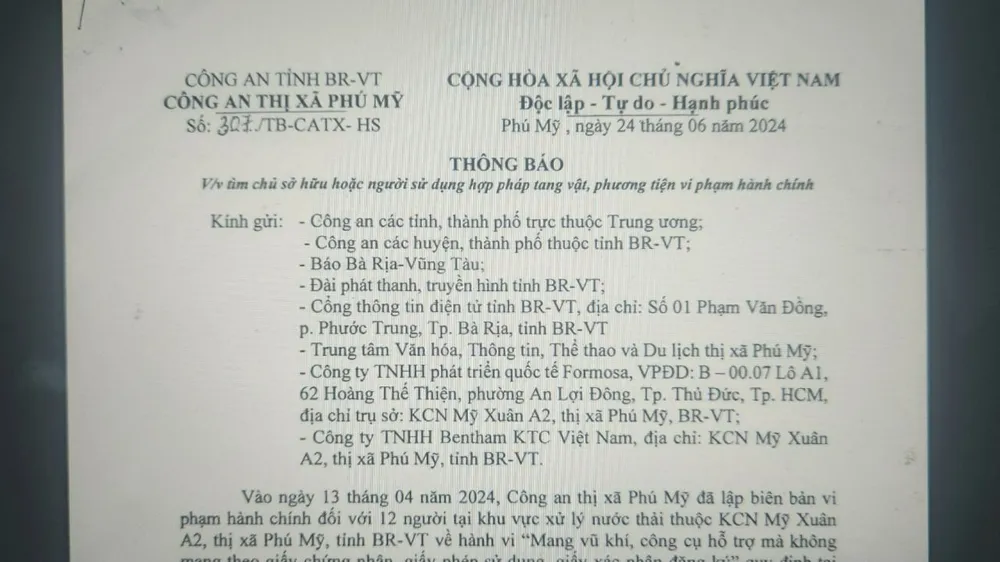 Công an tìm chủ sở hữu của 20 công cụ hỗ trợ như roi điện, gậy cao su, súng