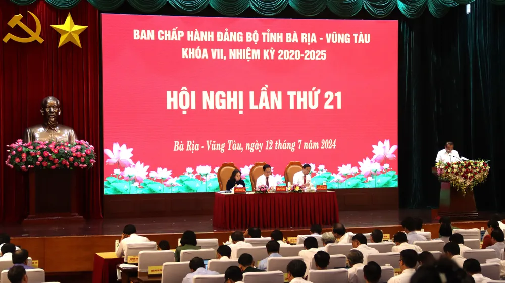 Ông Võ Văn Dũng, Chủ nhiệm UBKT Tỉnh ủy Bà Rịa - Vũng Tàu nêu các giải pháp để nâng cao hiệu quả công tác kiểm tra giám sát. Ảnh: TK Bà Rịa - Vũng Tàu