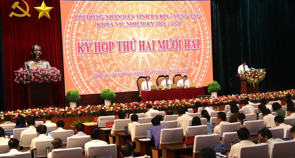 Ông Bùi Chí Thành, Chủ tịch Ủy ban MTTQ Việt Nam tỉnh thông tin về kết quả giải quyết các kiến nghị của cử tri. Ảnh: TK Bà Rịa- Vũng Tàu trả lời về quy hoạch “treo” 27 năm tại khu C dự án khu trung tâm Chí Linh