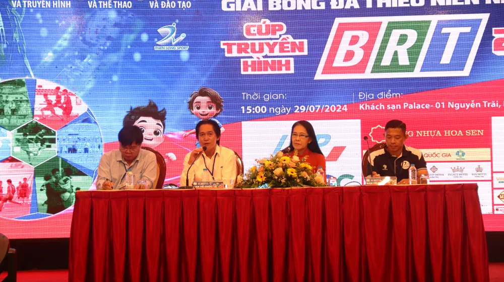 Ban tổ chức trả lời các câu hỏi tại lễ họp báo và bốc thăm thi đấu Cúp Truyền hình BRT năm 2024. Ảnh: TK Cúp-truyen-hinh-BRT-h1.JPG