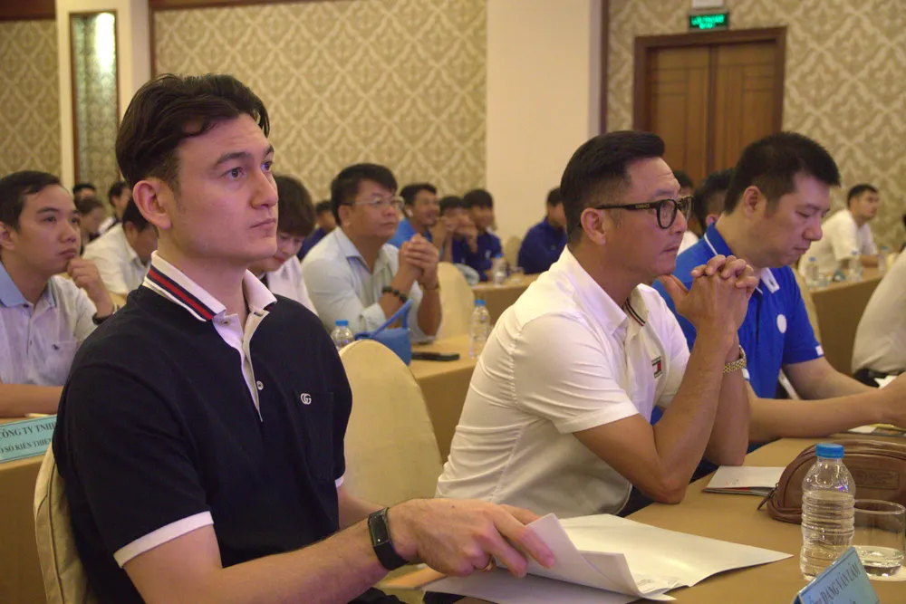 Thủ môn Đặng Văn Lâm, HLV Lê Huỳnh Đức, BLV Quang Huy tại buổi họp báo và bốc thăm giải bóng đá thiếu niên nhi đồng Cúp Truyền hình BRT năm 2024. Ảnh: TRÙNG KHÁNH Cúp-truyen-hinh-BRT-h6.jpg