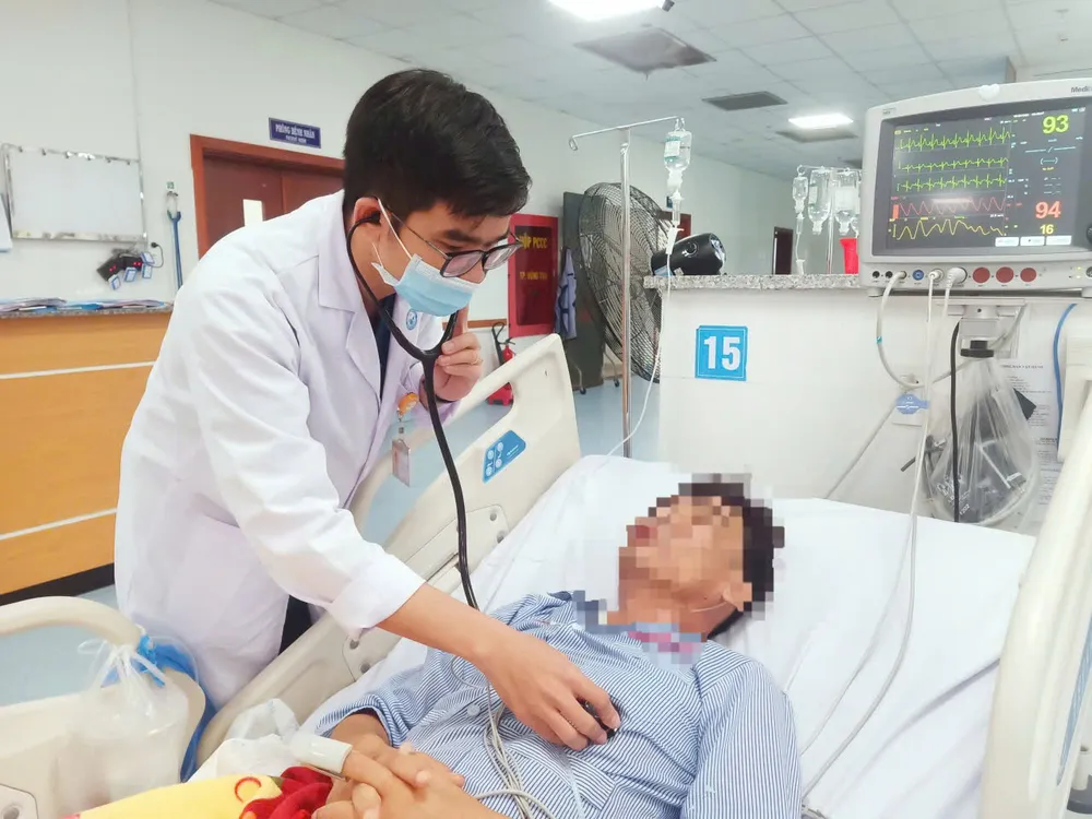 Sau 2 tuần điều trị, sức khỏe bệnh nhân T. đã dần ổn định, đang tiếp tục được theo dõi tại Bệnh viện Vũng Tàu. Ảnh: BV Cứu sống bệnh nhân gặp nguy hiểm, ngưng tim 2 lần khi tự mua thuốc trị tiểu đường gia truyền để uống