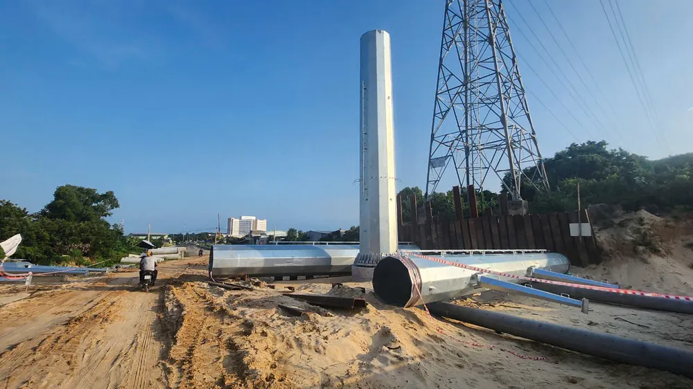 Các vật tư để thi công xây dựng cột đỡ mới lưới điện 220 kV đã được tập kết. Ảnh: TK Duong-Hang-Dieu-h3.jpg