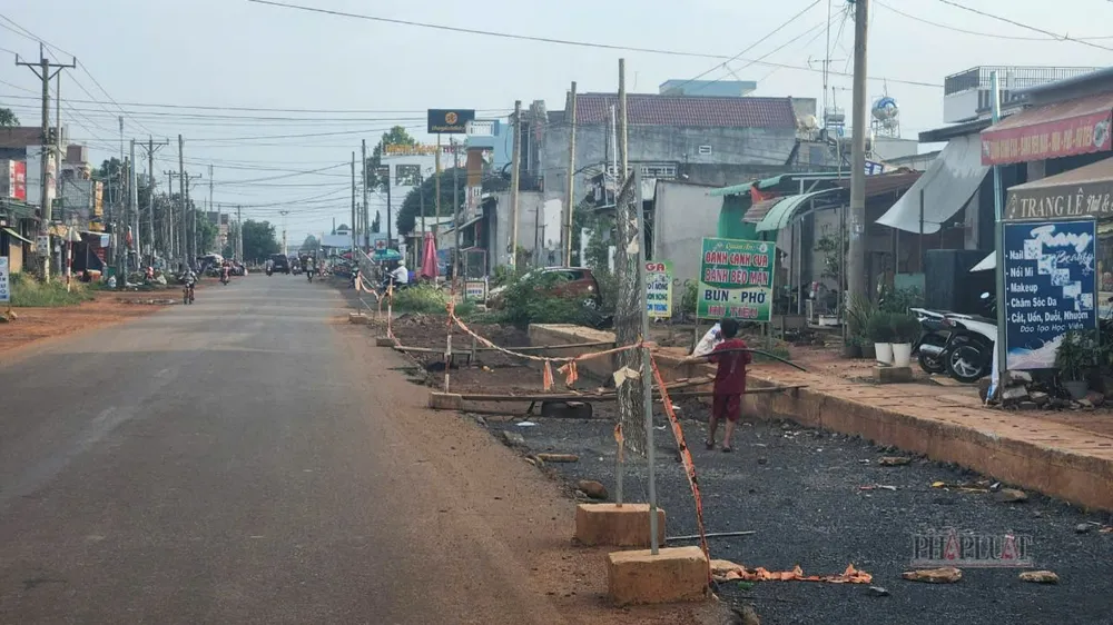 Tỉnh lộ 328 đoạn qua xã Bàu Lâm, huyện Xuyên Mộc còn đang thi công dở dang thì tạm dừng. Ảnh: TK Bà Rịa- Vũng Tàu: Người dân gặp khó vì nhiều đoạn tỉnh lộ 328 đang thi công dở dang thì tạm dừng