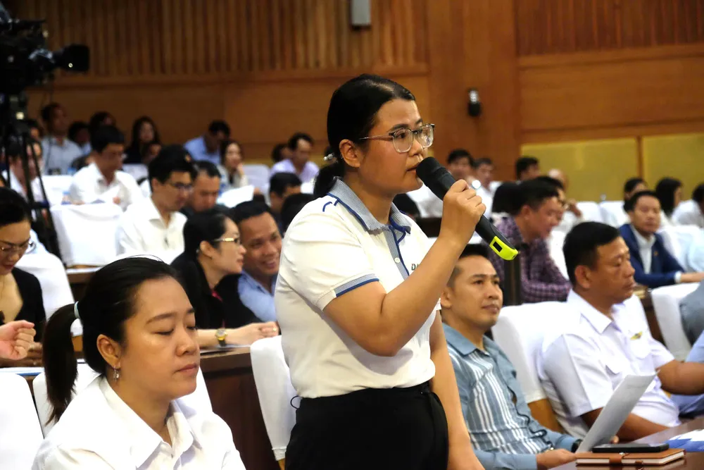 Doanh nghiệp phát biểu ý kiến, nêu kiến nghị tại hội nghị. Ảnh: TK doi-thoai-doanh-nghiep-h3.jpg