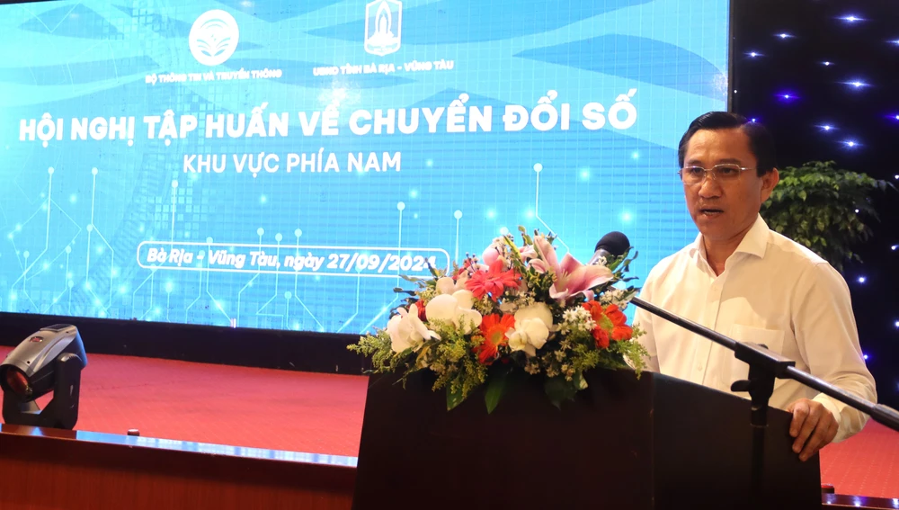 Ông Đỗ Hữu Hiền, Giám đốc Sở TT&TT tỉnh Bà Rịa - Vũng Tàu chia sẻ về vai trò quan trọng của chuyển đổi số trong điều hành, quản lý Nhà nước tại địa phương. Ảnh: TK Chuyen-doi-so-h2.JPG