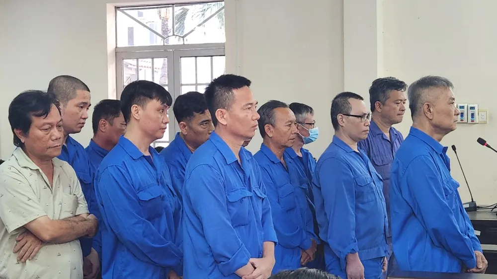 Các bị cáo trong đó có các chủ tàu cá tại phiên tòa xử hồi tháng 1-2024. Ảnh: TK Bà Rịa- Vũng Tàu thu hồi, hủy bỏ các quyết định hỗ trợ hơn 34 tỉ đồng cho 5 chủ tàu cá