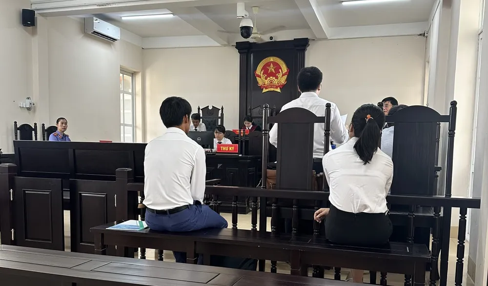 Phiên tòa xét xử vụ PhuMy Wasuco khởi kiện FIDC yêu cầu thanh toán gần 25 tỉ đồng do nợ tiền nước cung cấp cho KCN Mỹ Xuân A2. Ảnh: ĐT Tòa tuyên chủ đầu tư hạ tầng KCN phải trả gần 25 tỉ đồng vì nợ tiền nước