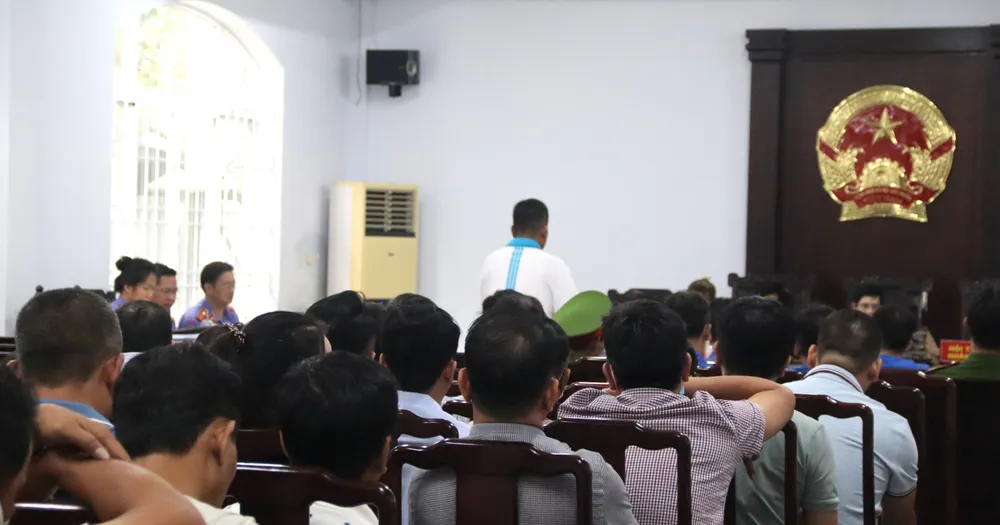 Một bị cáo là chủ doanh nghiệp khai trước tòa lý do phải chung chi, đưa hối lộ cho thanh tra giao thông. Ảnh: TK Thanh-tra-giao-thong-h2.JPG