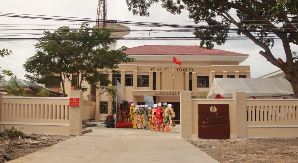 Phía ngoài trụ sở công an xã Tóc Tiên, thị xã Phú Mỹ trong sáng làm lễ khánh thành 8-11. Ảnh: TK tru-so-cong-an-xa.jpg