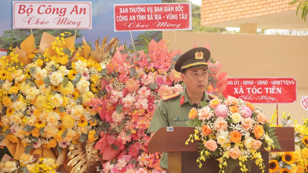 Trung tá Nguyễn Phương Nam, Trưởng phòng Hậu cần công an tỉnh Bà Rịa - Vũng Tàu, thông tin về tiến độ triển khai dự án trụ sở công an các xã. Ảnh: TK tru-so-cong-an-xa-h3.JPG