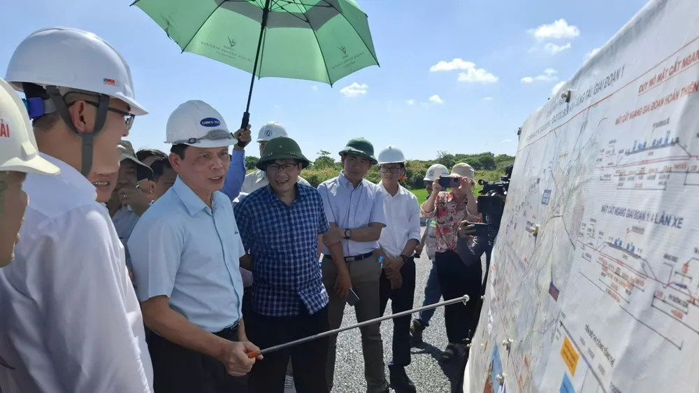 Thứ trưởng Bộ GTVT khảo sát cao tốc Biên Hòa - Vũng Tàu