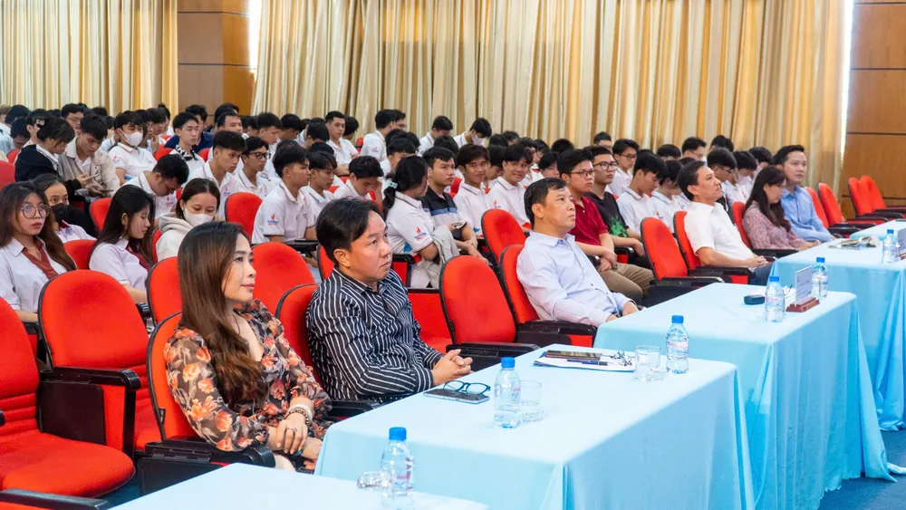 Qua hội nghị tập huấn, sinh viên 2 trường đại học, cao đẳng tại Bà Rịa - Vũng Tàu có thêm nhiều kiến thức về biển, đảo của Việt Nam. Tuyen-truyen-bien-dao-h3.jpg