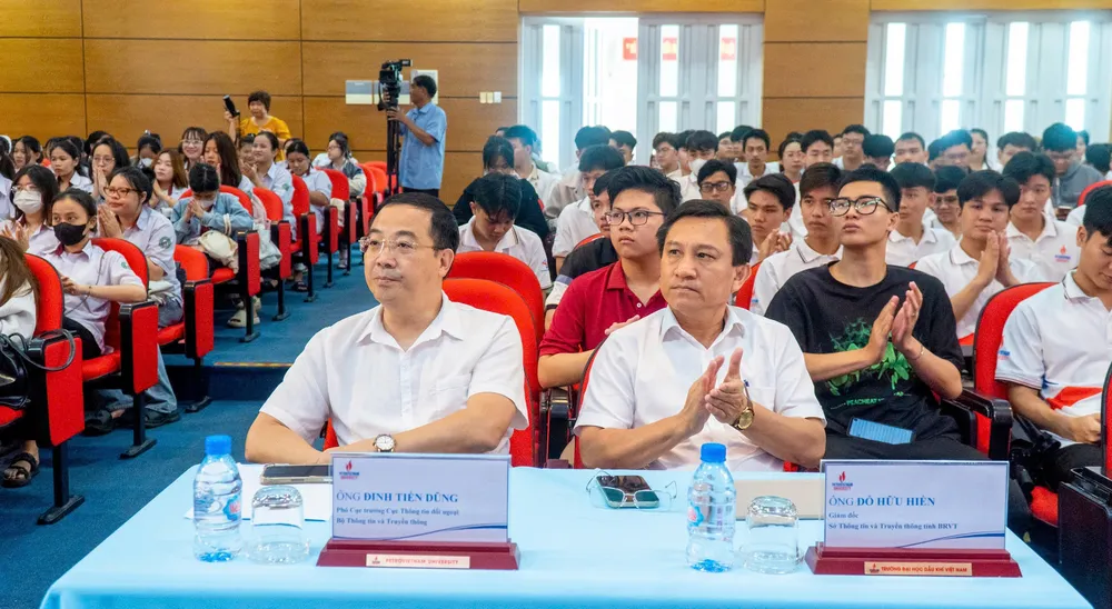 Các đại biểu và sinh viên tại hội nghị tuyên truyền biển đảo năm 2024 do Sở TT&TT Bà Rịa - Vũng Tàu tổ chức. Ảnh: MT Tuyen-truyen-bien-dao-h6.jpg