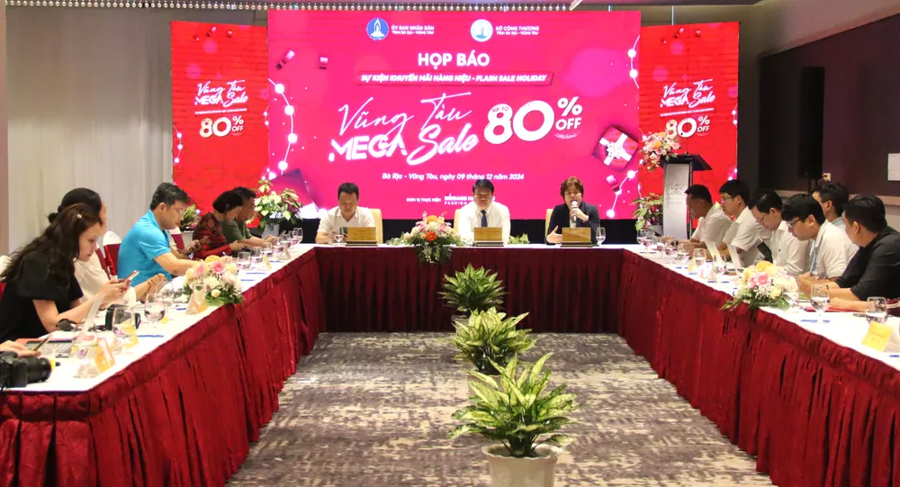 Người dân Vũng Tàu thỏa sức mua sắm hàng hiệu giá có thể giảm đến 80% tại sự kiện Flash Sale Holiday