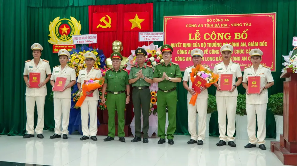 Bà Rịa - Vũng Tàu: Công bố quyết định bổ nhiệm trưởng, 5 phó công an huyện Long Đất