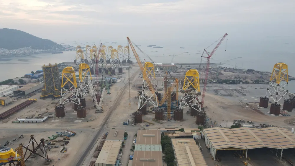 Bà Rịa - Vũng Tàu là thủ phủ của ngành dầu khí, được định hướng là trung tâm năng lượng tái tạo và chế tạo thiết bị điện gió. Ảnh: KN Dien-gio-ngoai-khoi.jpg