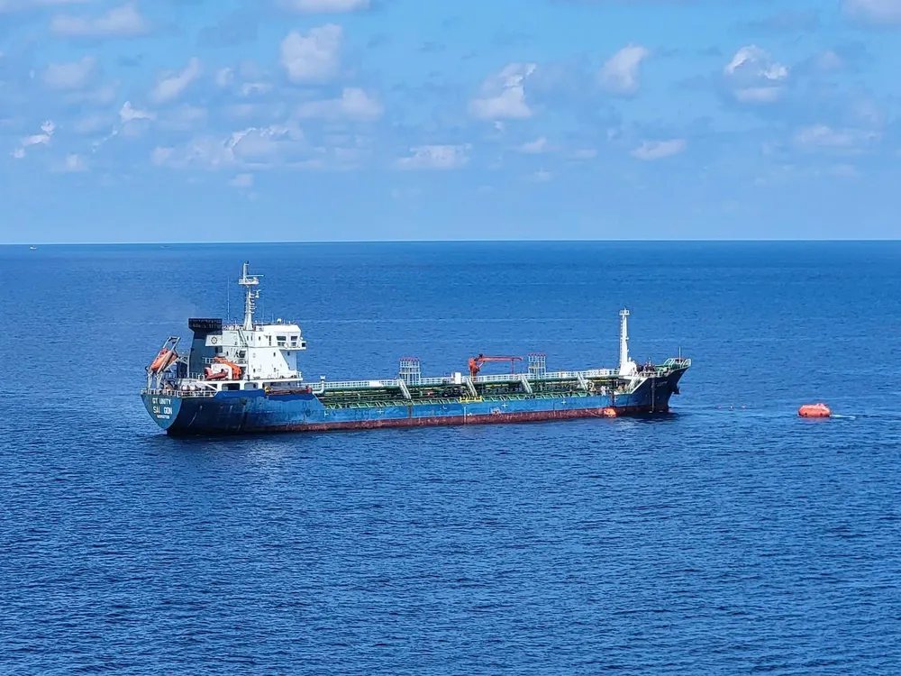 Cứu nạn 20 thuyền viên tàu GT Unity bị cháy ngoài khơi biển TP.HCM