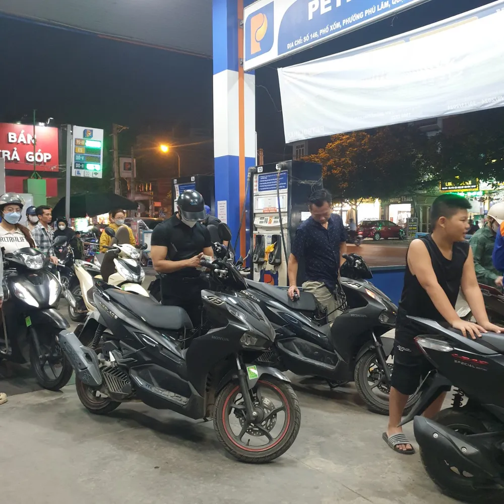 Sát Tết, giá xăng dầu cùng tăng, dầu mazut tăng gần 1.000 đồng