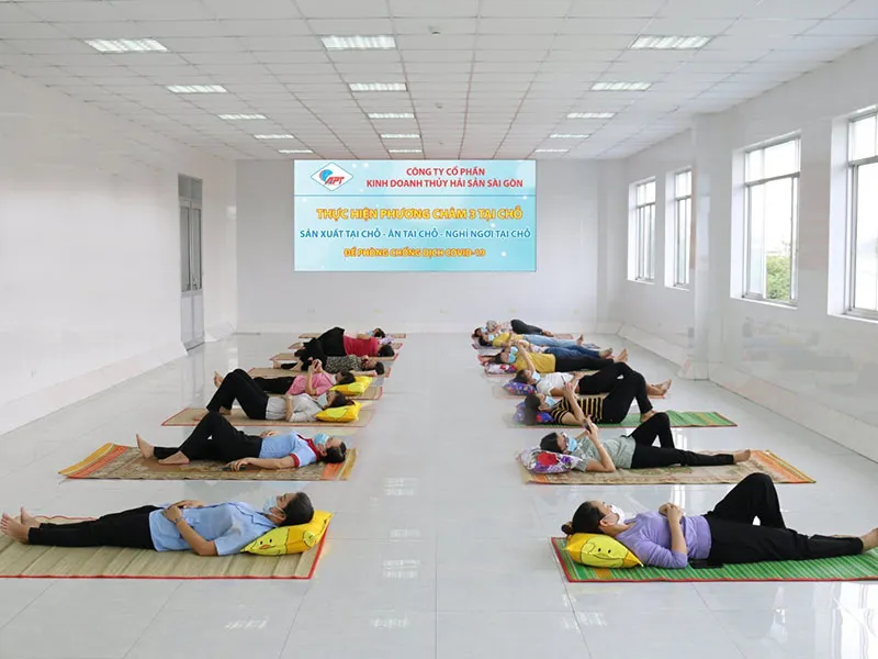 Vừa cách ly vừa làm việc: Giám đốc vào nhà máy ở ảnh 2 Vừa cách ly vừa làm việc: Giám đốc vào nhà máy ở ảnh 2