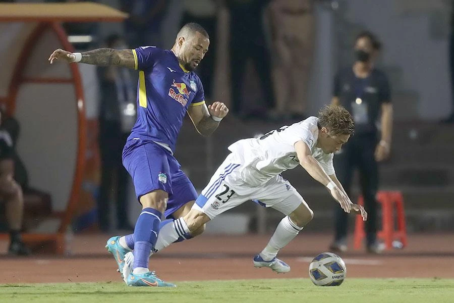 HA Gia Lai thi đấu hai lượt trận bảng H AFC Champions League với trận đầu thua Yokohama Marinos trong tiếc nuối và trận sau hòa Sydney FC cũng đầy tiếc nuối.