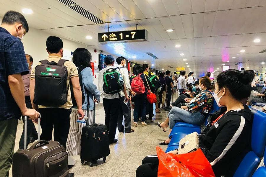 Dù giá vé dịp lễ 30-4,1-5 đang ở mức rất cao nhưng một số đường bay đã trong tình trạng hết vé. Ảnh: PHONG ĐIỀN