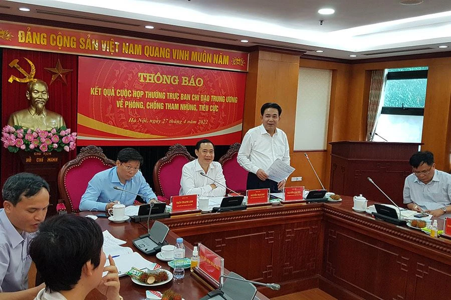 Ông Nguyễn Văn Yên, Phó Trưởng ban Nội chính Trung ương (đứng), phát biểu tại cuộc họp thông tin về kết quả cuộc họp của Thường trực Ban chỉ đạo Trung ương về phòng chống tham nhũng, tiêu cực. Ảnh: NGHĨA NHÂN