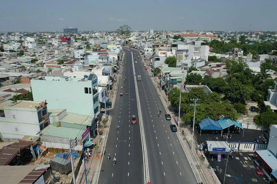 Đường Đặng Thúc Vịnh hoàn thành đã góp phần khơi thông điểm nghẽn khu vực tây bắc TP. Ảnh: ĐÀO TRANG