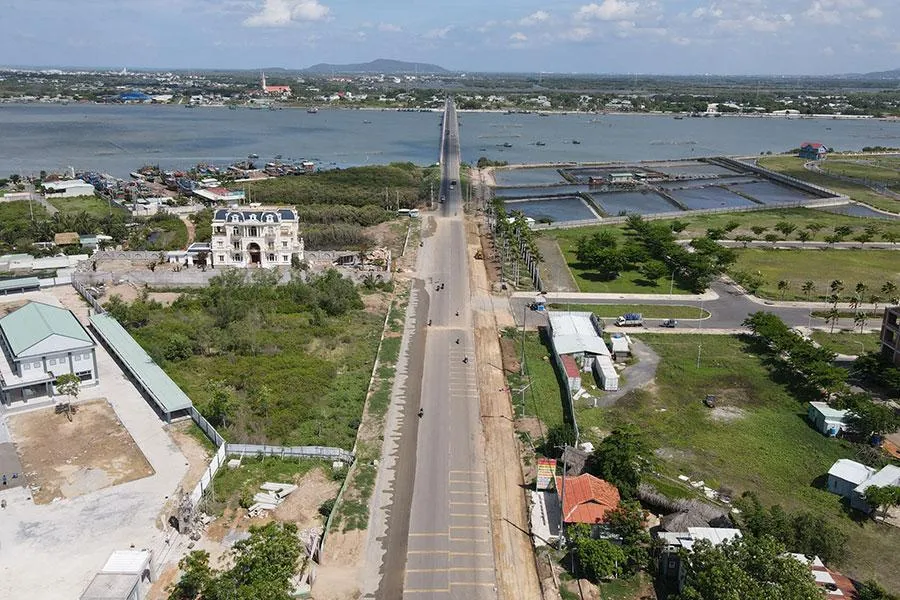 Dự án xây mới cầu Cửa Lấp 2 đoạn nối TP Vũng Tàu với huyện Long Điền và nâng cấp đoạn từ ngã ba Lò Vôi (huyện Long Điền) đến khu du lịch Thùy Dương. Ảnh: TRÙNG KHÁNH