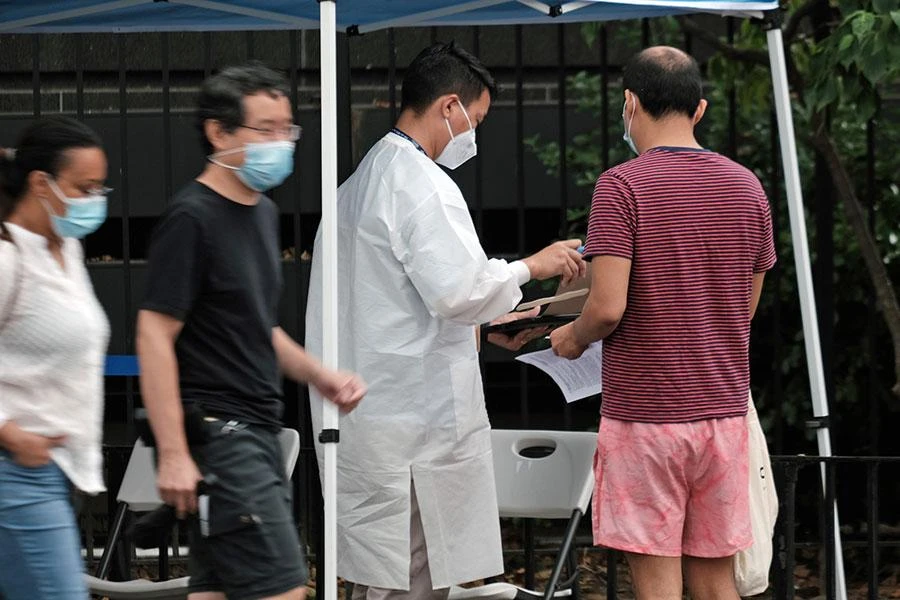 Một bàn đăng ký tiêm vaccine ngừa đậu mùa khỉ ở TP New York, Mỹ ngày 4-8. Ảnh: CNBC