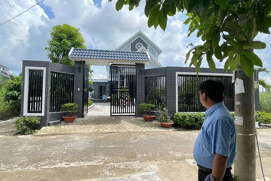 Căn nhà của ông Nguyễn Văn Phương trong quy hoạch KCN Hiệp Phước giai đoạn 3 đã được xây dựng khang trang, thay cho căn nhà cũ chật chội trước đó. Ảnh: VIỆT HOA