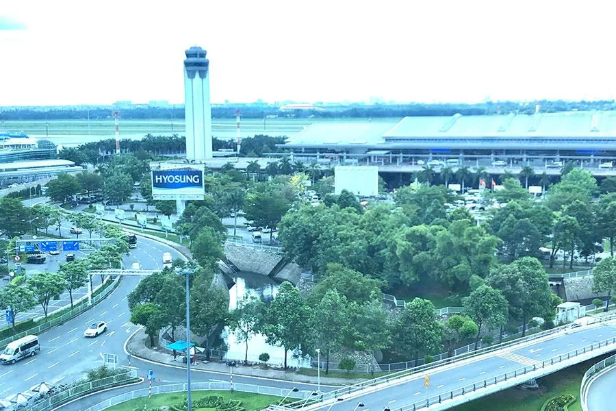 Nhà ga T3 được kỳ vọng sẽ tháo gỡ tình trạng quá tải và ùn tắc giao thông đi/đến sân bay Tân Sơn Nhất đều dồn vào đường Trường Sơn. Ảnh: PHONG ĐIỀN Nhà ga T3 được kỳ vọng sẽ tháo gỡ tình trạng quá tải và ùn tắc giao thông đi/đến sân bay Tân Sơn Nhất đều dồn vào đường Trường Sơn. Ảnh: PHONG ĐIỀN