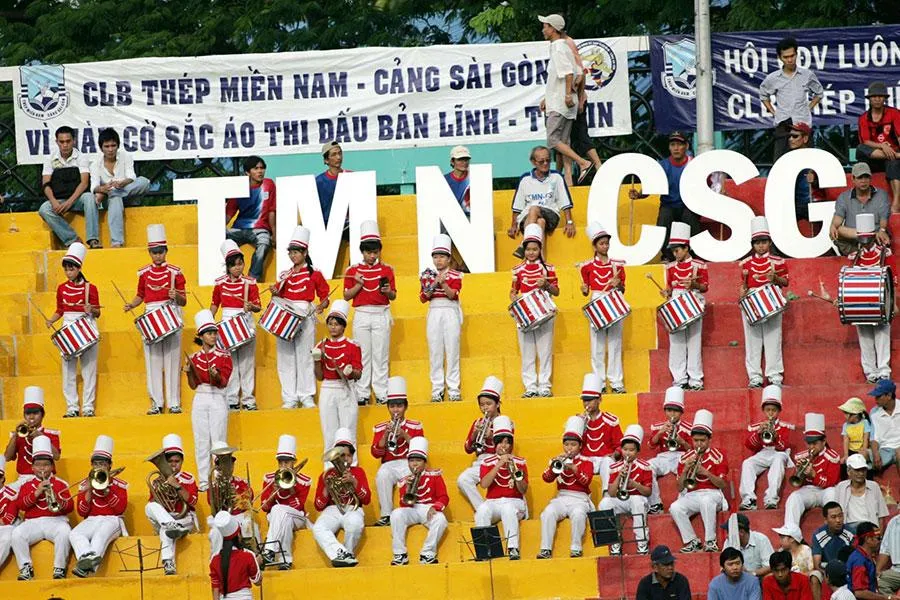 Hội Cổ động viên Cảng Sài Gòn tan rã dần khi đội bóng từ gốc đội bóng họ yêu thích cứ đổi tên, đổi chủ và mất bản sắc. Ảnh: XUÂN HUY Hội Cổ động viên Cảng Sài Gòn tan rã dần khi đội bóng từ gốc đội bóng họ yêu thích cứ đổi tên, đổi chủ và mất bản sắc. Ảnh: XUÂN HUY