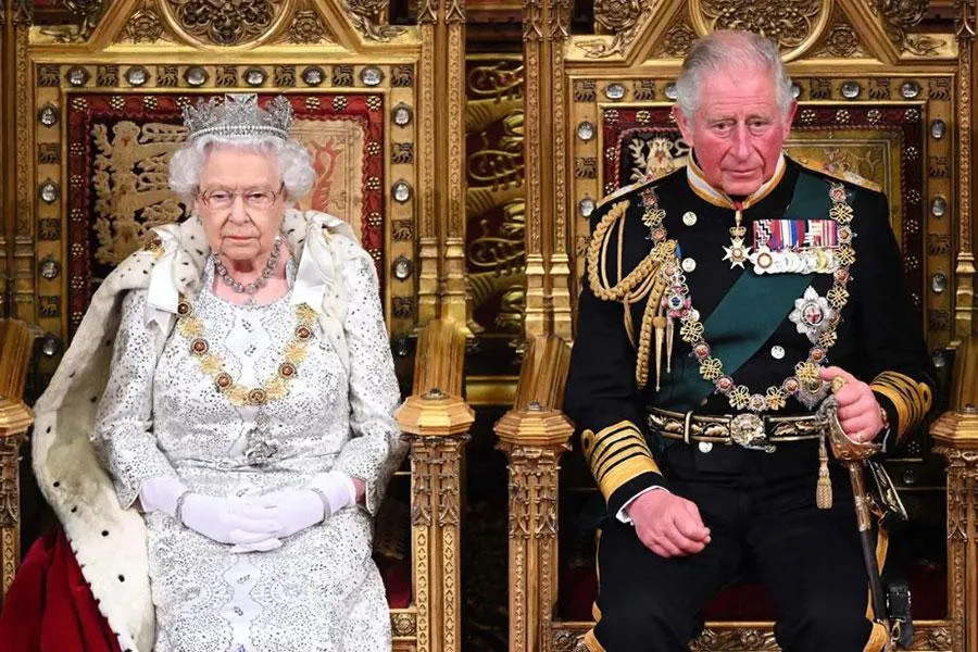 Nữ hoàng Elizabeth II và Thái tử Charles trong buổi khai mạc kỳ họp Quốc hội ở London (Anh) vào tháng 10-2019. Ảnh: GETTY IMAGES