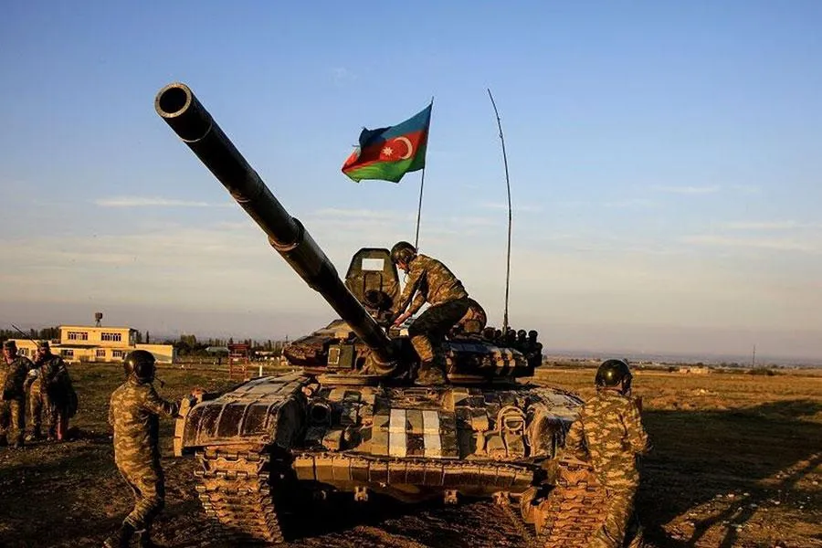 Binh sĩ Azerbaijan trong một khóa huấn luyện gần TP Ganja ở phía tây ngày 3-9. Ảnh: REUTERS