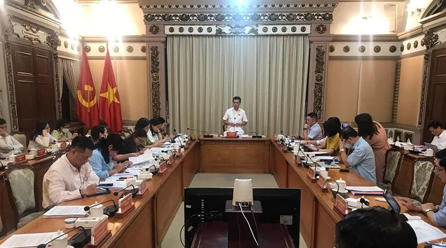 Phó Chủ tịch HĐND TP.HCM Nguyễn Văn Dũng chủ trì buổi giám sát về việc thực hiện Nghị quyết 131 tại TP.HCM với các sở, ngành. Ảnh: THANH TUYỀN Phó Chủ tịch HĐND TP.HCM Nguyễn Văn Dũng chủ trì buổi giám sát về việc thực hiện Nghị quyết 131 tại TP.HCM với các sở, ngành. Ảnh: THANH TUYỀN