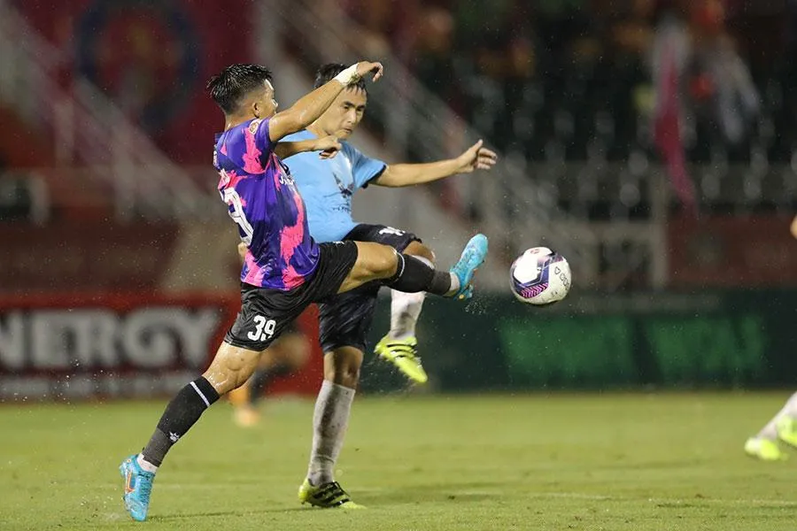 Sài Gòn và Hà Tĩnh đang so kè nhau với cùng 19 điểm và cùng ở đáy bảng. Ảnh: ANH PHƯƠNG