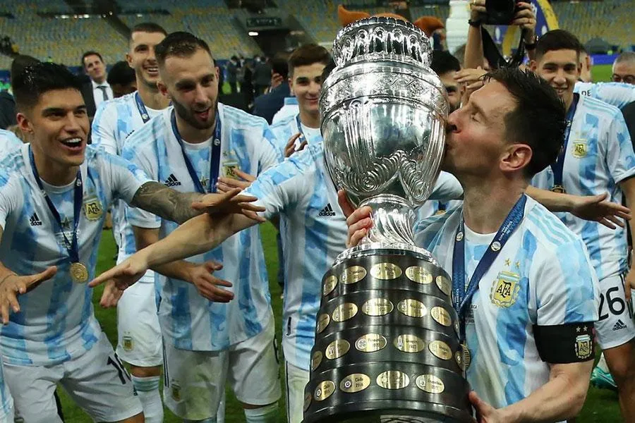 Messi cùng các cầu thủ Argentina vô địch Copa America và chỉ còn thiếu cúp thế giới trong bộ sưu tập. Ảnh: GETTY IMAGES