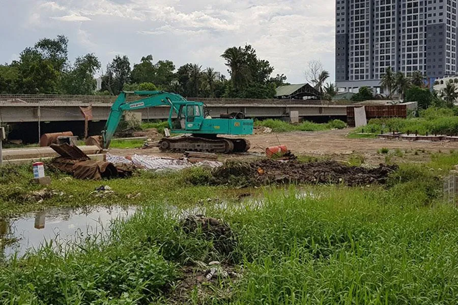 Công trường đoạn 3 của đường vành đai 2 đang tạm ngưng thi công từ năm 2020 đến nay. Ảnh: K.CƯỜNG